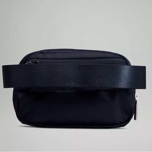 Lululemon Everything Belt Bag True Navy - Picture 3 of 6